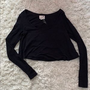 Long sleeve black crop top